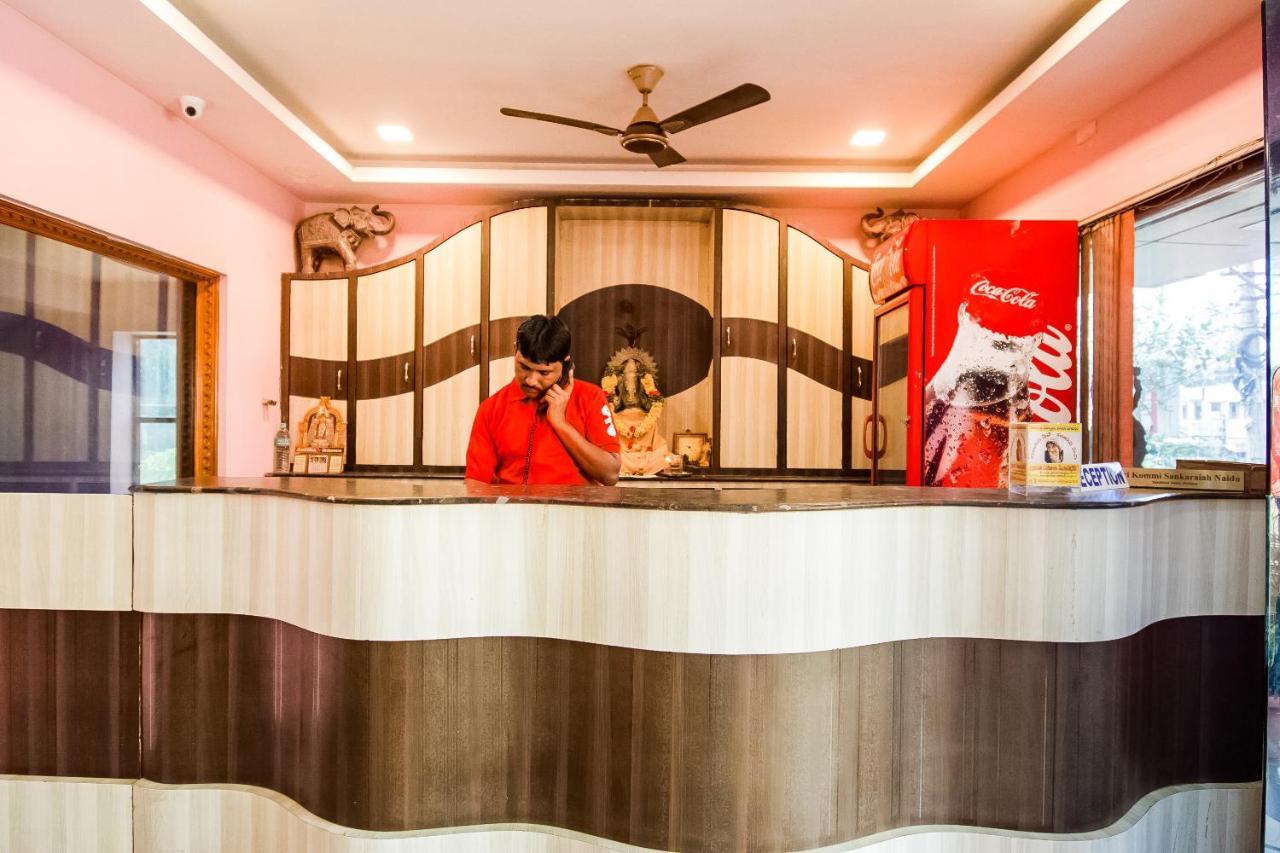 Oyo 62964 Hotel Vandana Grand Nellore Dış mekan fotoğraf